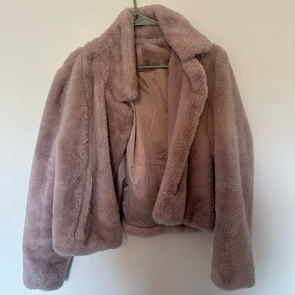 FAUX FUR EXCELLENT CONDITION BLANKNYC